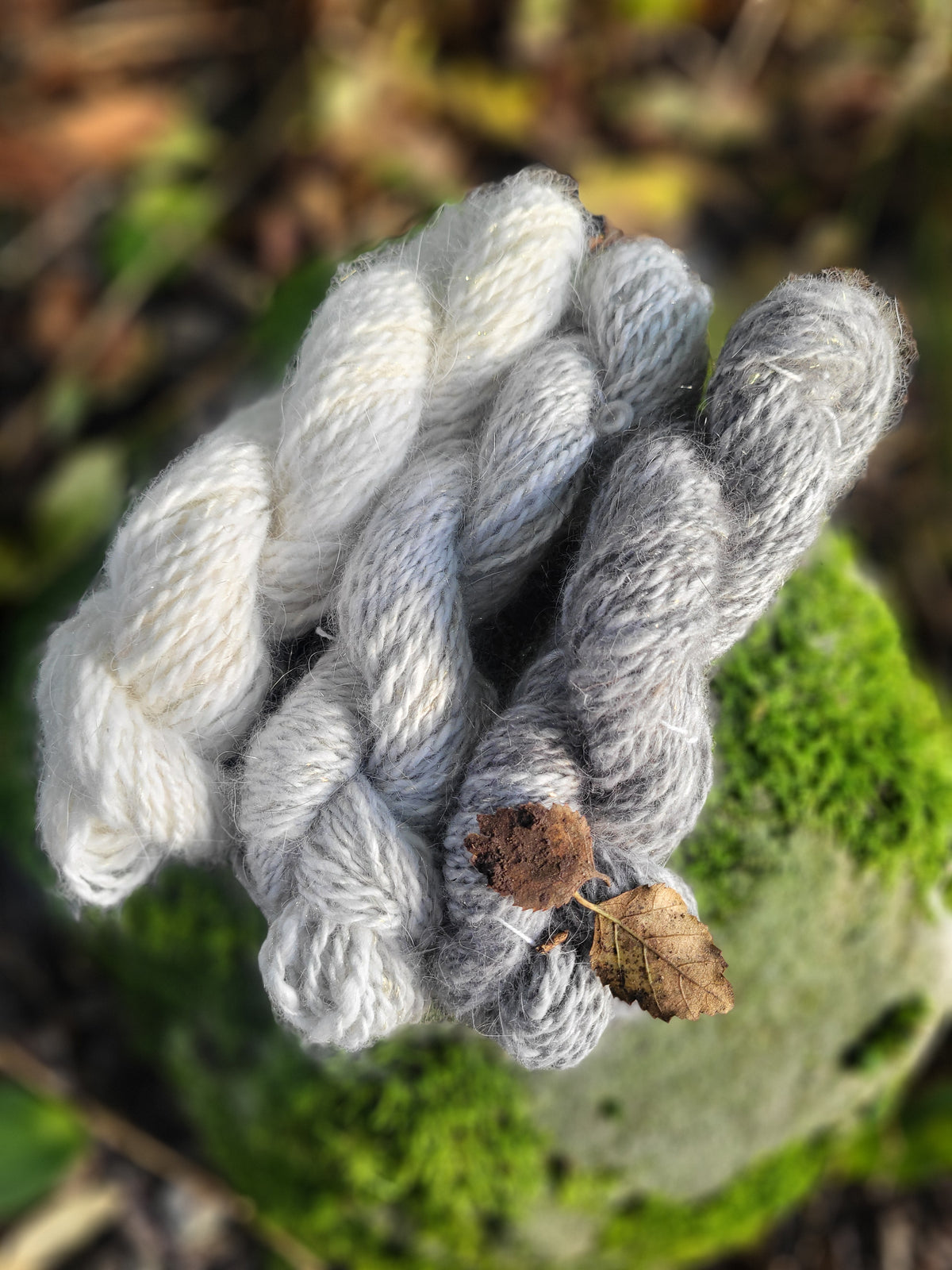 Minikit håndspunnet angoragarn med glitter fra Rytne Angora