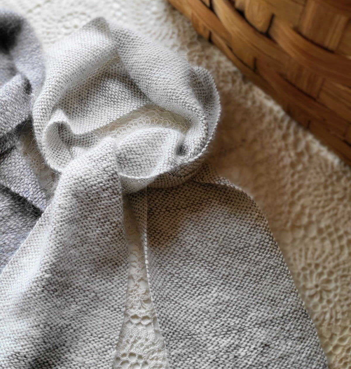 Huldra skjerfet 50 % angora, 50 % kamgarn, håndvevd på RYTNE