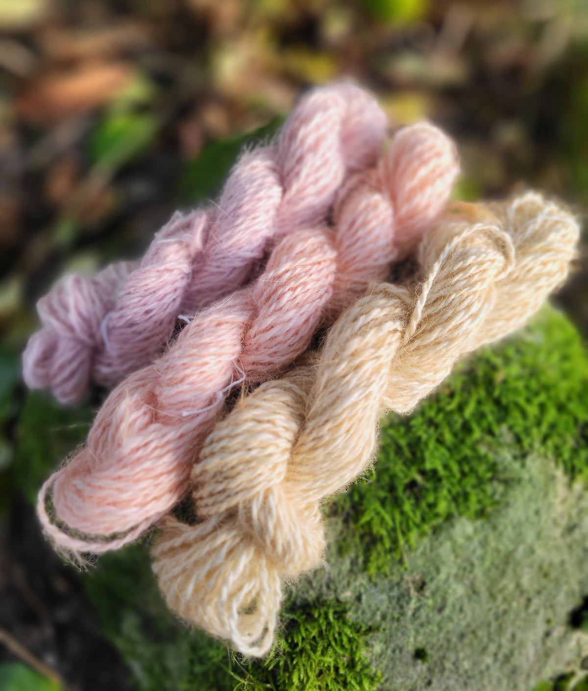 Minikit håndspunnet og håndfarget angora garn