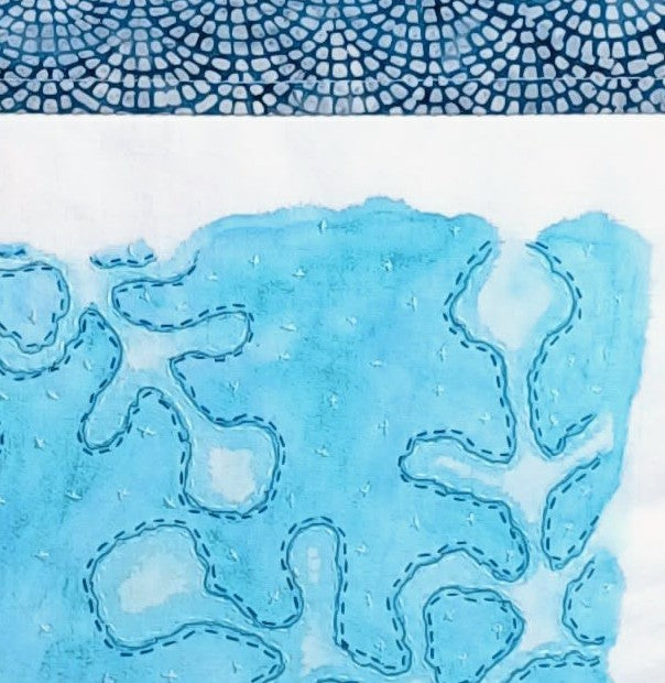 Detalj av Isroser putetrekk – håndbrodering og håndquilting av Kaasen Quilt